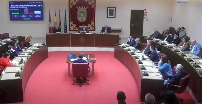 Tres concejales de Vox 'ayudan' al PP a sacar adelante los presupuestos en Albacete y el partido amaga con su expulsión