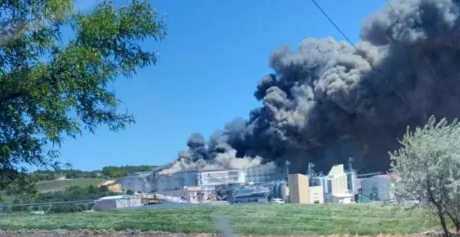 Aparatoso incendio en una granja avícola en San Lorenzo de la Parrilla: hay un herido con quemaduras leves