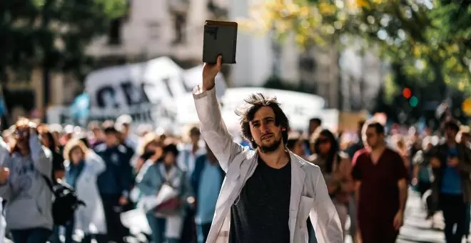 Manifestaciones masivas en Argentina contra la 'motosierra' de Milei