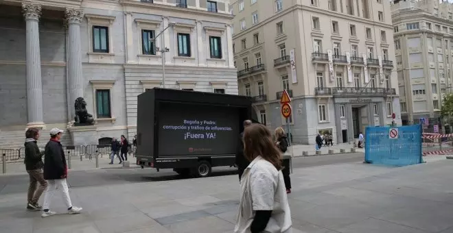 Vergonzosa campaña de Hazte Oír con camiones negros recorriendo Madrid