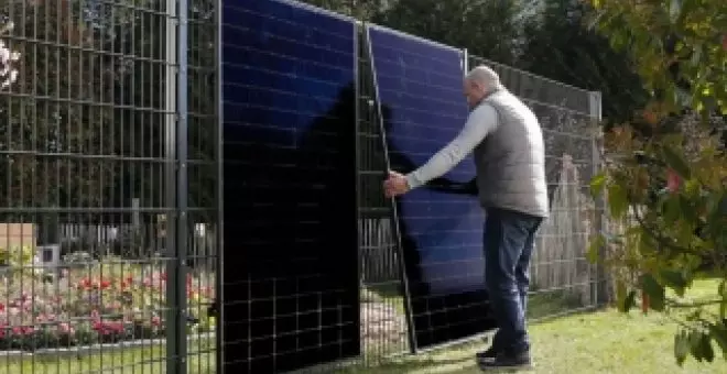 Te has acostumbrado a verlas en horizontal, pero las placas fotovoltaicas verticales tienen mucho sentido