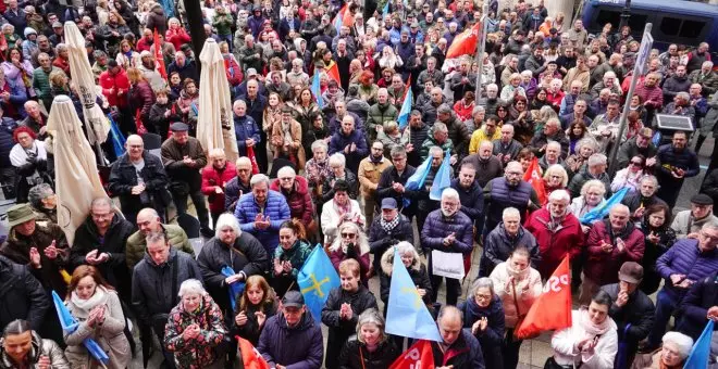 Cientos de socialistas asturianos se movilizan en Oviedo en apoyo a Sánchez