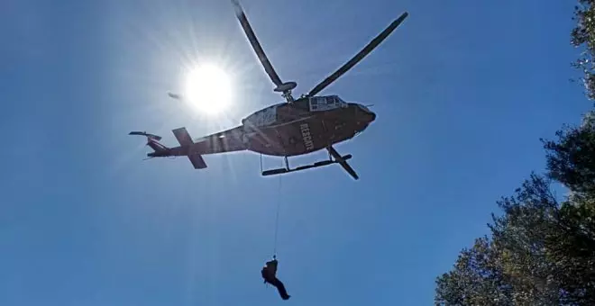 Rescatado en helicóptero un senderista de 60 años lesionado en el Faro del Caballo
