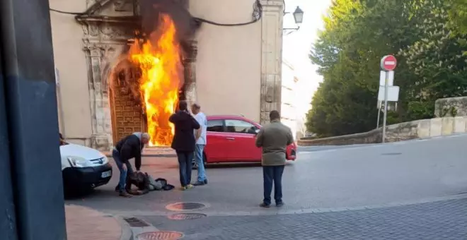 Incendian la puerta de la iglesia de un convento de clausura en Cuenca y un polémico cura lo compara con el "terror rojo"