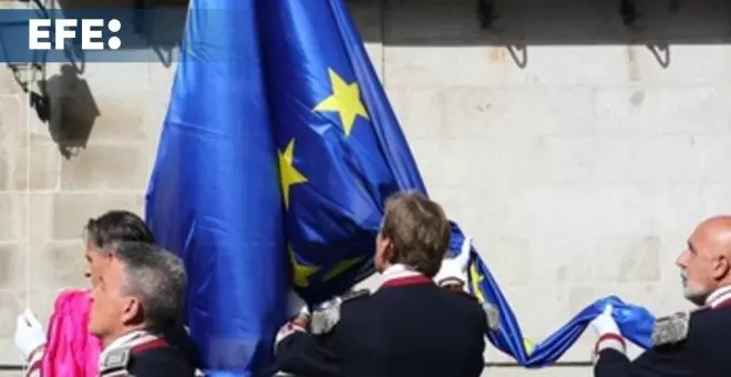 Tradicional izado de bandera en Madrid para conmemorar el Día de Europa