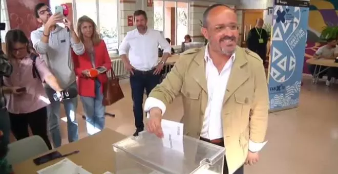 Fernández desea una "altísima participación" y pide que los catalanes voten "con alegría"