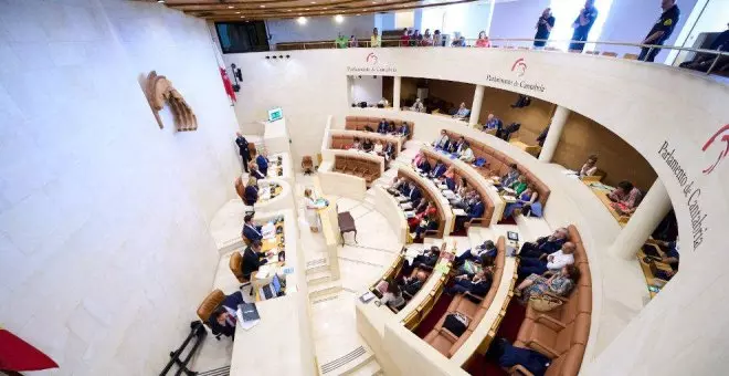 El Parlamento cántabro, a excepción del PSOE, llama a Bolaños a atender las peticiones de los funcionarios de Justicia