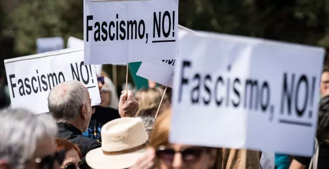 Cerca de mil personas salen a las calles de Madrid al grito de "todas a Colón contra el fascismo"