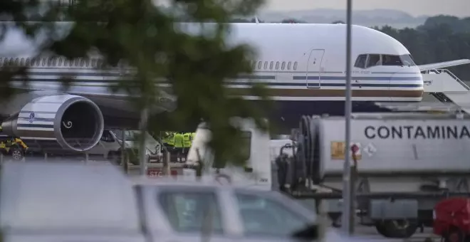 Un muerto y 30 heridos en un avión que viajaba de Londres a Singapur y que sufrió "fuertes turbulencias"