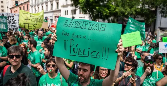 Miles de manifestantes desafían a la lluvia en Madrid para exigir mejores condiciones en la educación pública