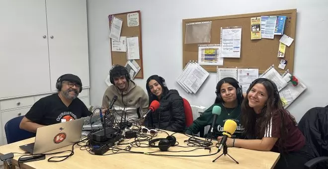 La radio conducida por jóvenes migrantes que rompe con los estigmas sobre Vallecas