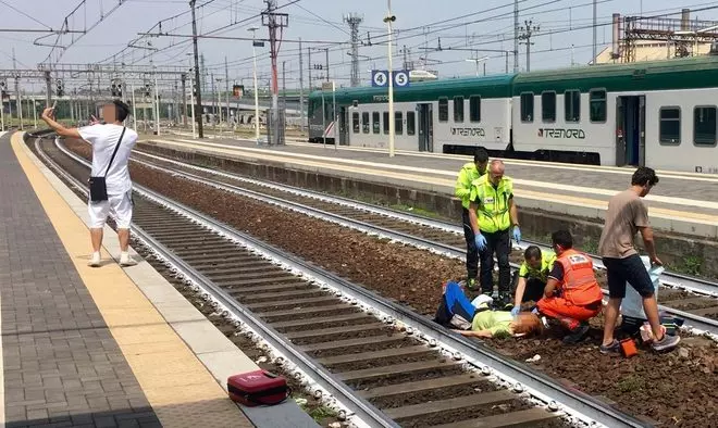 Foto tomada en la estación de Piacenza por el periodista Giorgio Lambri y publicada en 'Libertà.