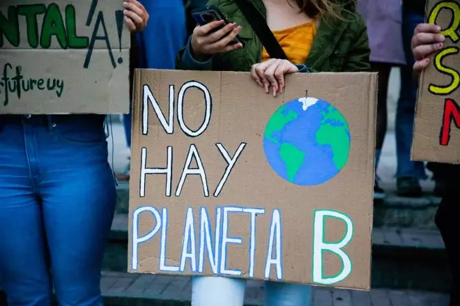 Imagen de archivo de una protesta contra el cambio climático. Santiago Carbone / EFE