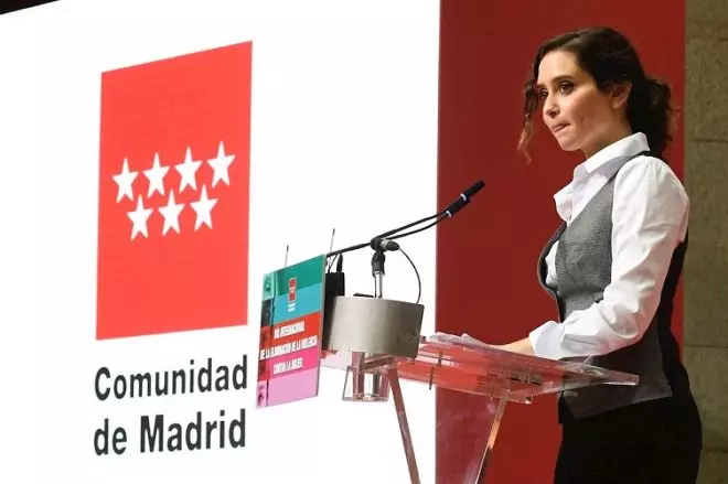 Isabel Díaz Ayuso preside el acto institucional de la Comunidad por el Día Internacional de la eliminación de la Violencia contra la Mujer.- Victor Lerena / EFE