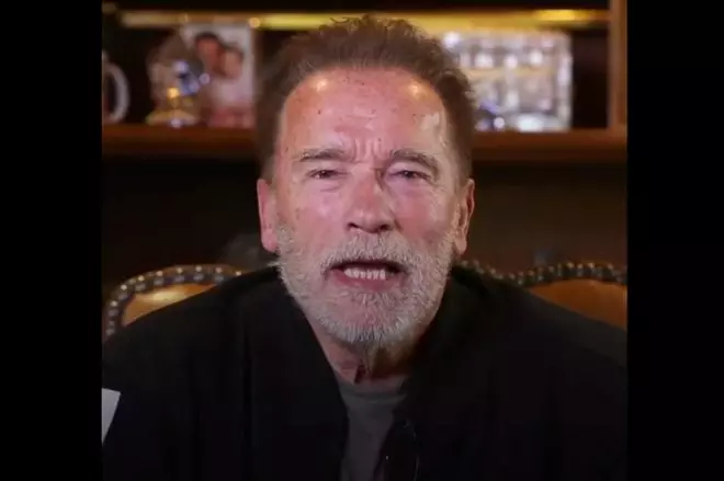 Arnold Schwarzenegger, durante el vídeo que ha compartido en Twitter.
