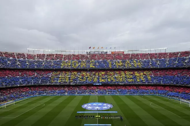 El Camp Nou vivió este miércoles un ambientazo de fútbol, que recordó a los clásicos que disputan el Barcelona y Real Madrid masculinos - Alejandro García/EFE