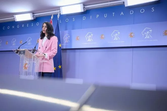 La líder de Ciudadanos, Inés Arrimadas, interviene durante una rueda de prensa, en el Congreso de los Diputados, a 9 de diciembre de 2022, en Madrid.- Jesús Hellín / Europa Press