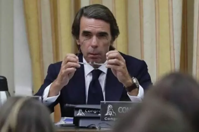 El expresidente del Gobierno José María Aznar, durante la comisión de investigación en el Congreso sobre la financiación ilegal del Partido Popular.- Juan Carlos Hidalgo / EFE