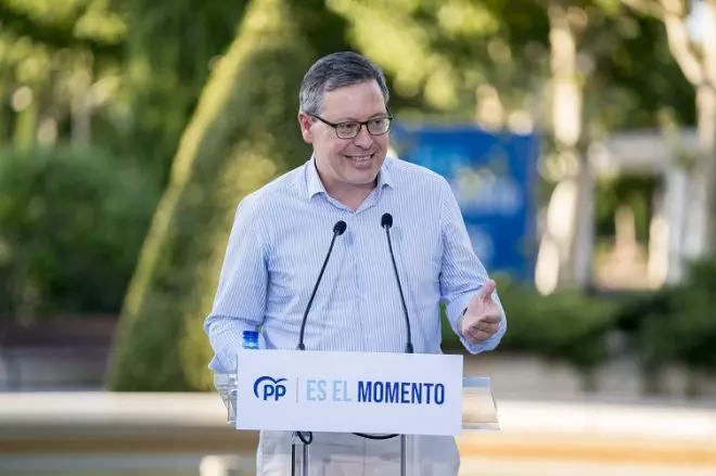 El secretario general del PP de Madrid, Alfonso Serrano, durante un encuentro de campaña para las elecciones del 23J, a 12 de julio de 2023 en Móstoles (Madrid).- A. Pérez Meca / Europa Press