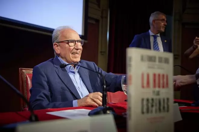 El exvicepresidente del Gobierno, Alfonso Guerra, durante la presentación de su nueva obra 'La rosa y las espinas', en el Ateneo de Madrid, a 20 de septiembre de 2023.- Jesús Hellín / Europa Press