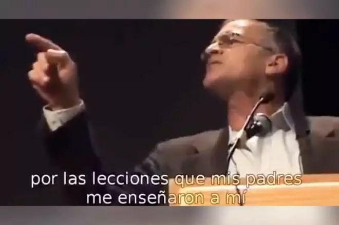 Norman Finkelstein responde a la audiencia de una conferencia en un extracto de la película documental American Radical: the trials of Norman Finkelstein (2009).