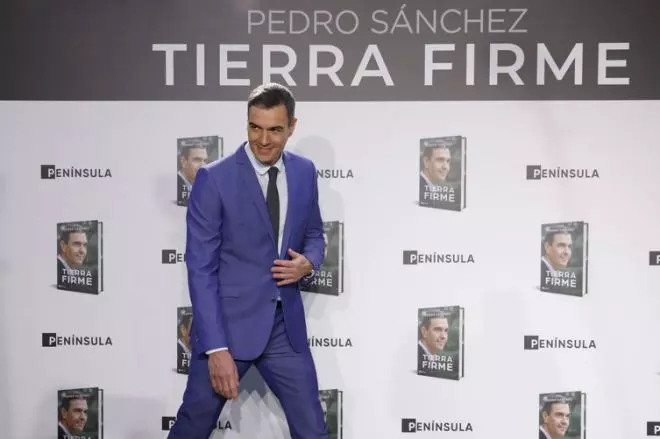 Pedro Sánchez, presidente del Gobierno, durante la presentación de su segundo libro, 'Tierra firme', este martes en Madrid. EFE/ Juan Carlos Hidalgo