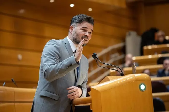 El portavoz de ERC en el Congreso, Gabriel Rufián, interviene durante el pleno del Congreso de los Diputados, en el Palacio del Senado, a 10 de enero de 2024. - Alejandro Martínez Vélez / Europa Press