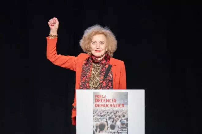 Marisa Paredes, durante el acto `'Por la Decencia Democrática', en apoyo a Pedro Sánchez. / Diego Radamés (EP)