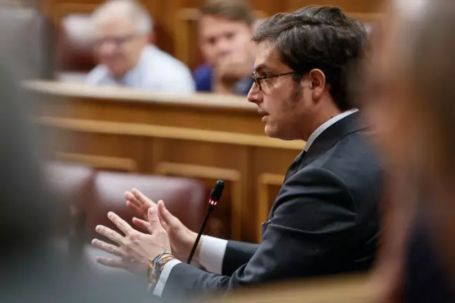 El diputado de Vox José María Figaredo interviene en la sesión de control al Ejecutivo este miércoles en el Congreso. - EFE/ Fernando Alvarado