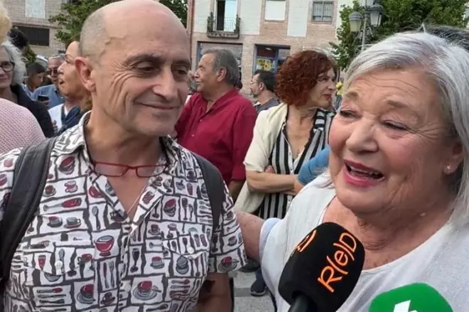 Pepe Viyuela y Teresa Rabal el pasado sábado durante la concentración en Alpedrete (Madrid). Captura X