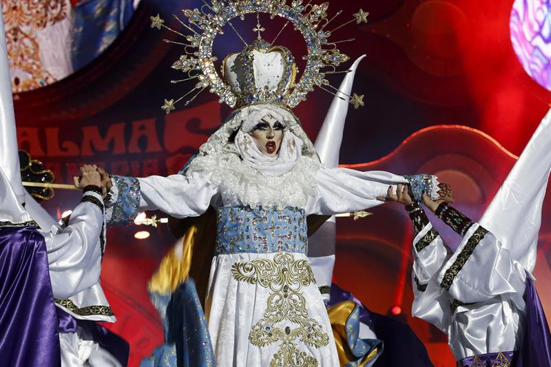 Los obispos ponen el grito en el cielo por la virgen drag del carnaval de  Las Palmas: "Es una frivolidad blasfema. Exigimos respeto" | Público