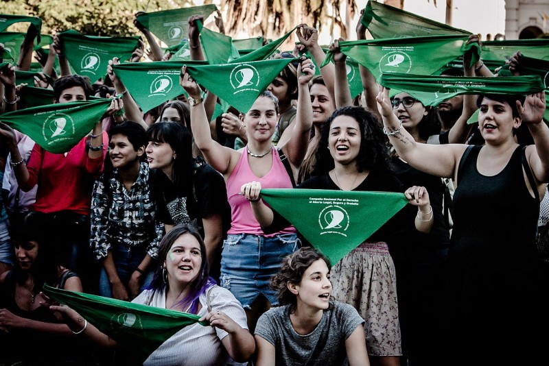 Legalización del aborto: Los pañuelos verdes continúan su lucha en  Argentina: 