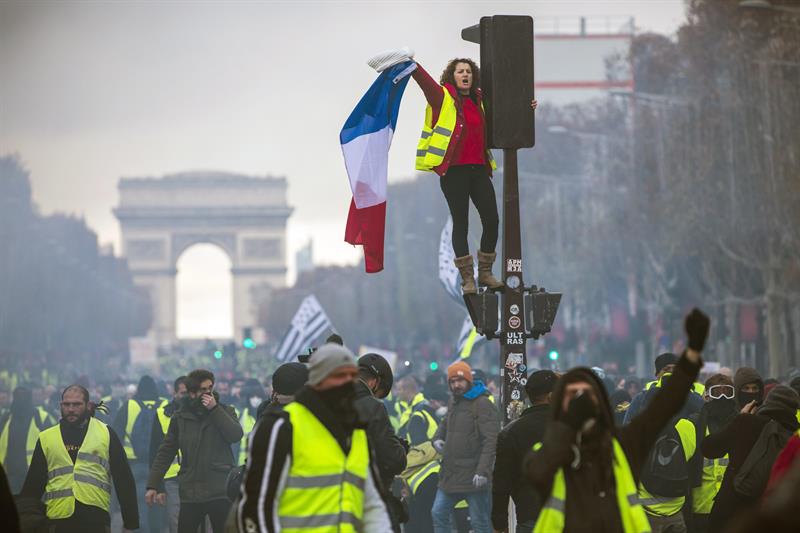 patio cálmese superstición La izquierda francesa se vuelca con el movimiento de los 'chalecos amarillos'  | Público