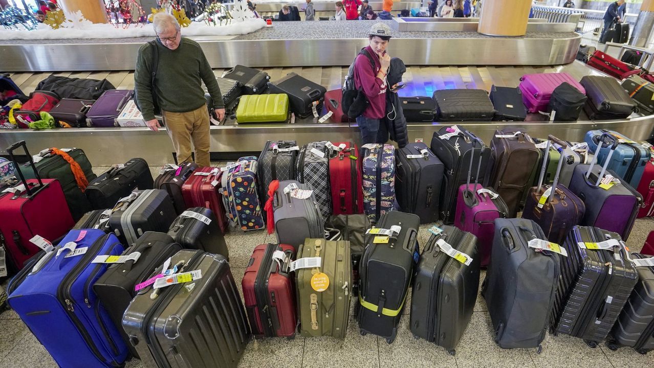 evolución paciente Vástago Accidentes laborales: Represión sindical, accidentes laborales…: así es  trabajar en el sistema que transporta las maletas en el Aeropuerto de  Barajas | Público