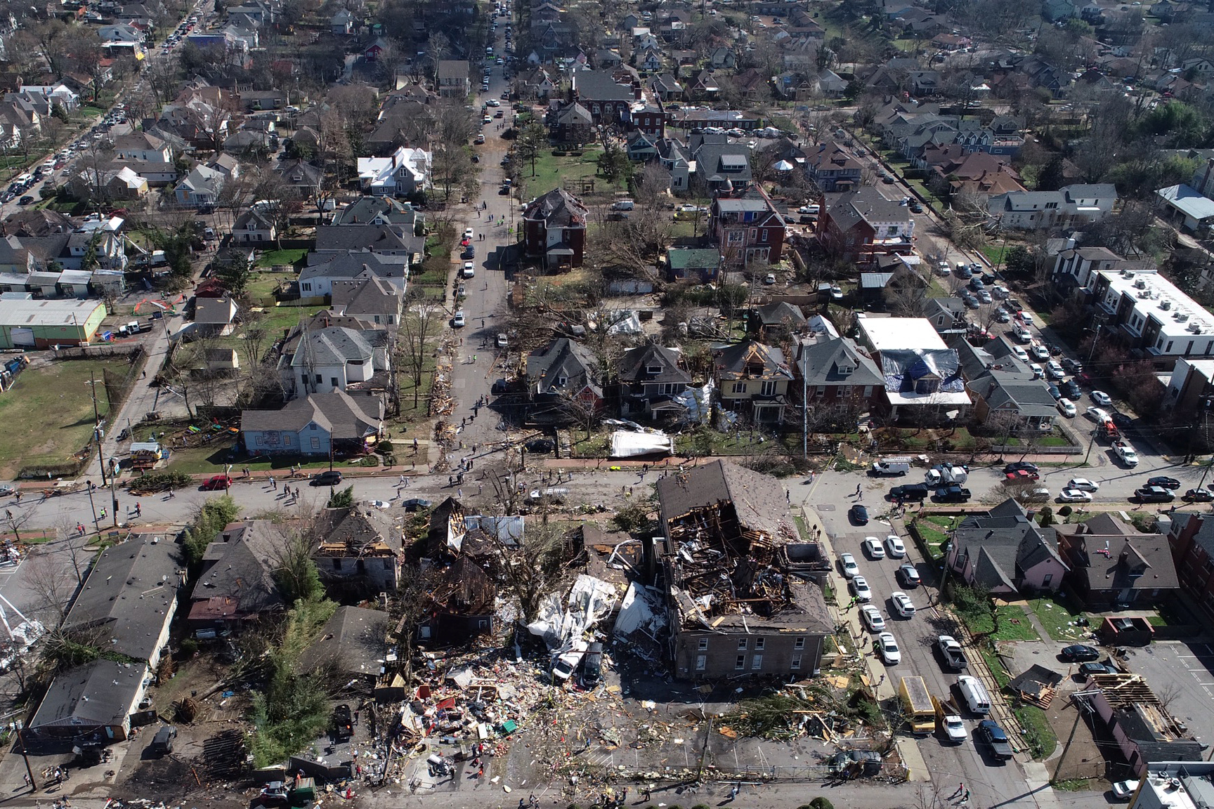 Последствия торнадо. Торнадо в США штат Теннесси. Разрушения после Торнадо. Последствия Торнадо в США. Торнадо в Америке 2020 год.