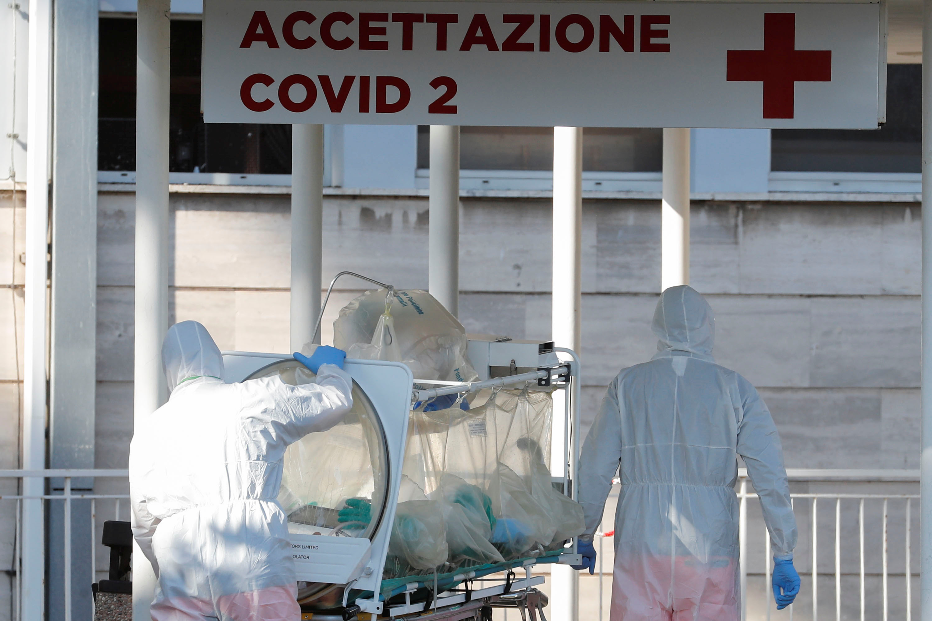 La crisis del coronavirus en Italia obliga a triar, según la edad ...