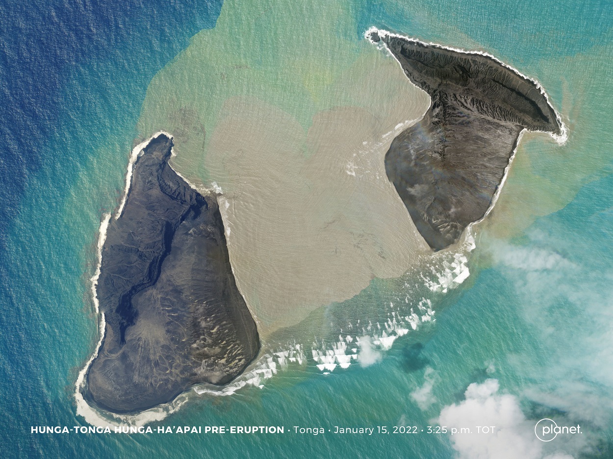 La erupción del volcán en Tonga y la destrucción del tsunami, en imágenes |  Público