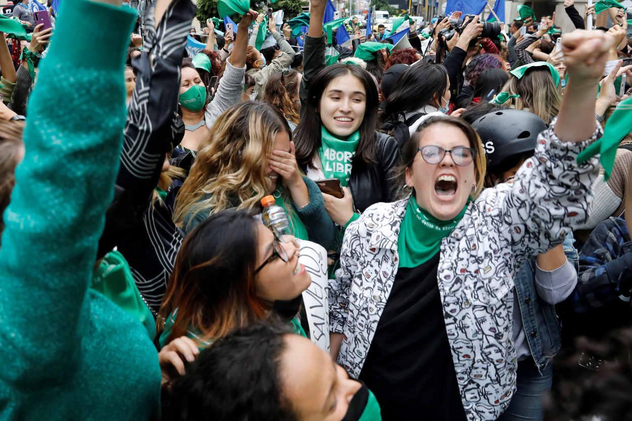 Colombia despenaliza el aborto hasta las 24 semanas de gestación | Público