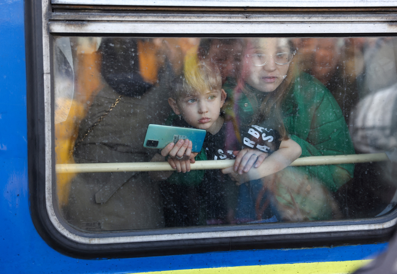 Guerra Rusia - Ucrania: Comienza el éxodo de refugiados ucranianos hacia  los vecinos del oeste | Público