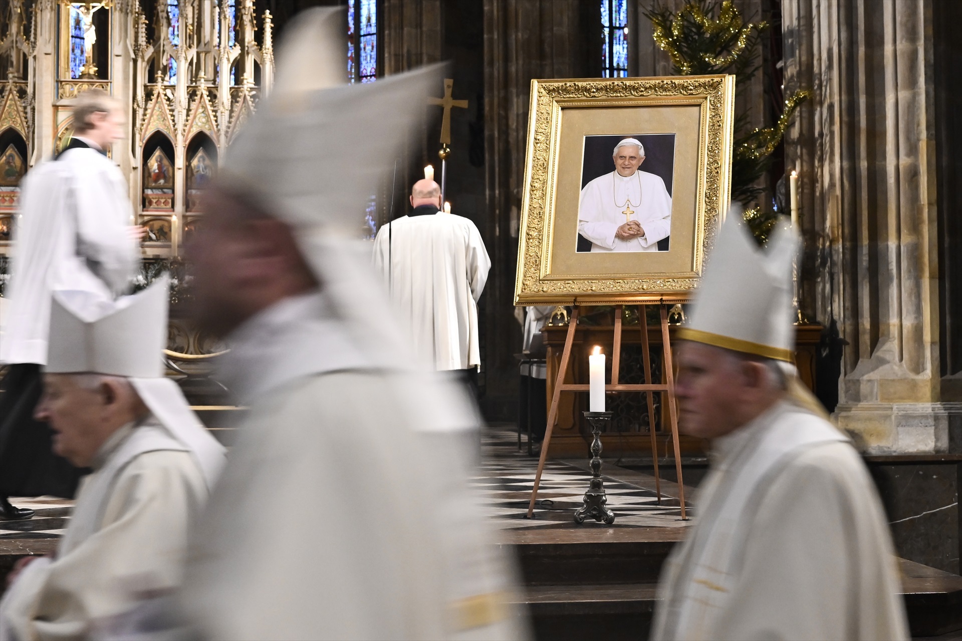 La investigación contra el papa Benedicto XVI tras ser acusado de encubrir  abusos en la Iglesia sigue abierta pese a su muerte | Público