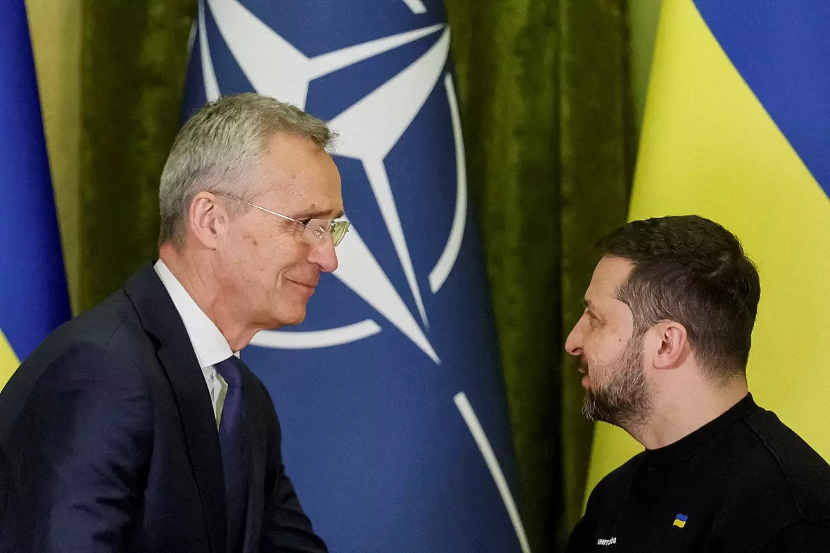 La OTAN asegura a Ucrania que su integración en la Alianza "está más cerca que nunca" | Público