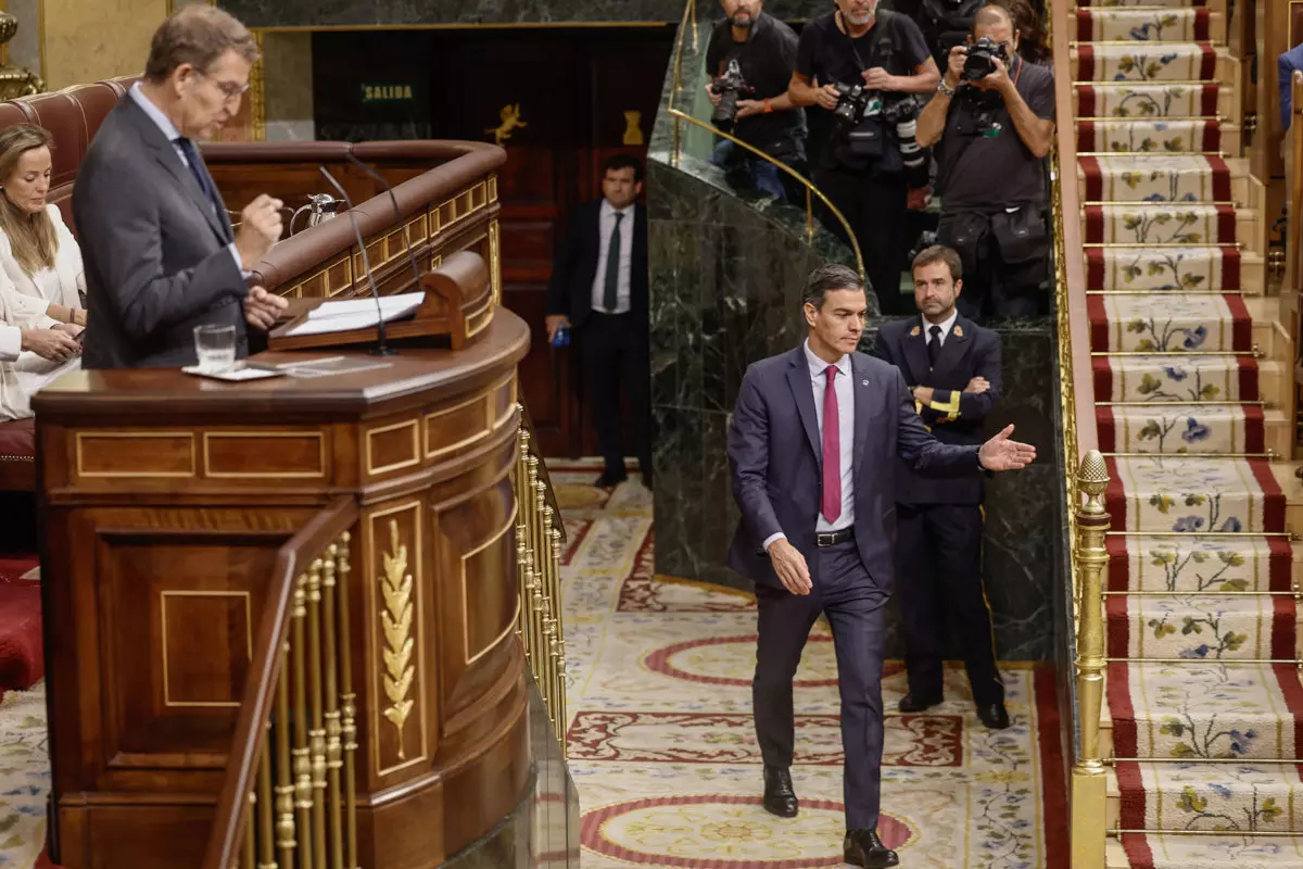 Alberto Núñez y Feijóo y Pedro Sánchez en el Congreso. Imagen de archivo. — Sergio Pérez / EFE