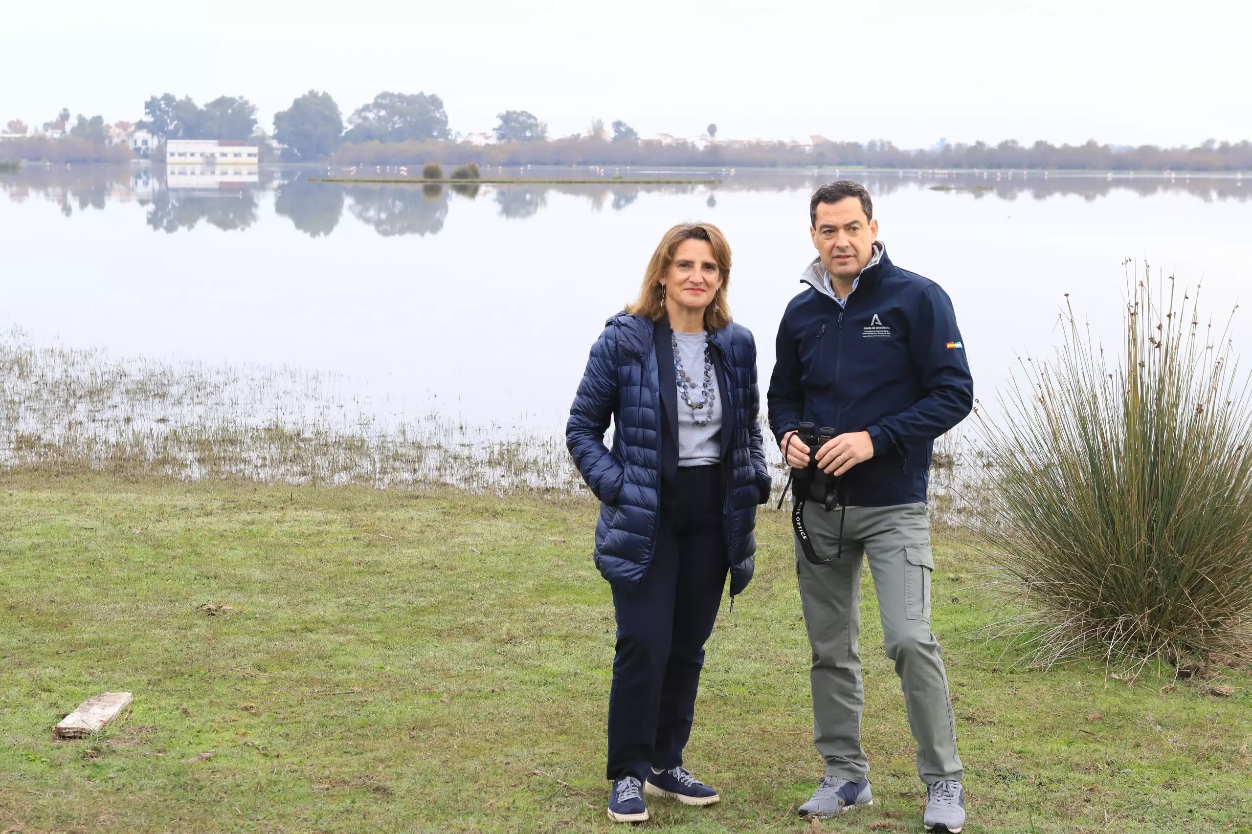 Juan Manuel Moreno Bonilla y Teresa Ribera, en Doñana, este lunes.