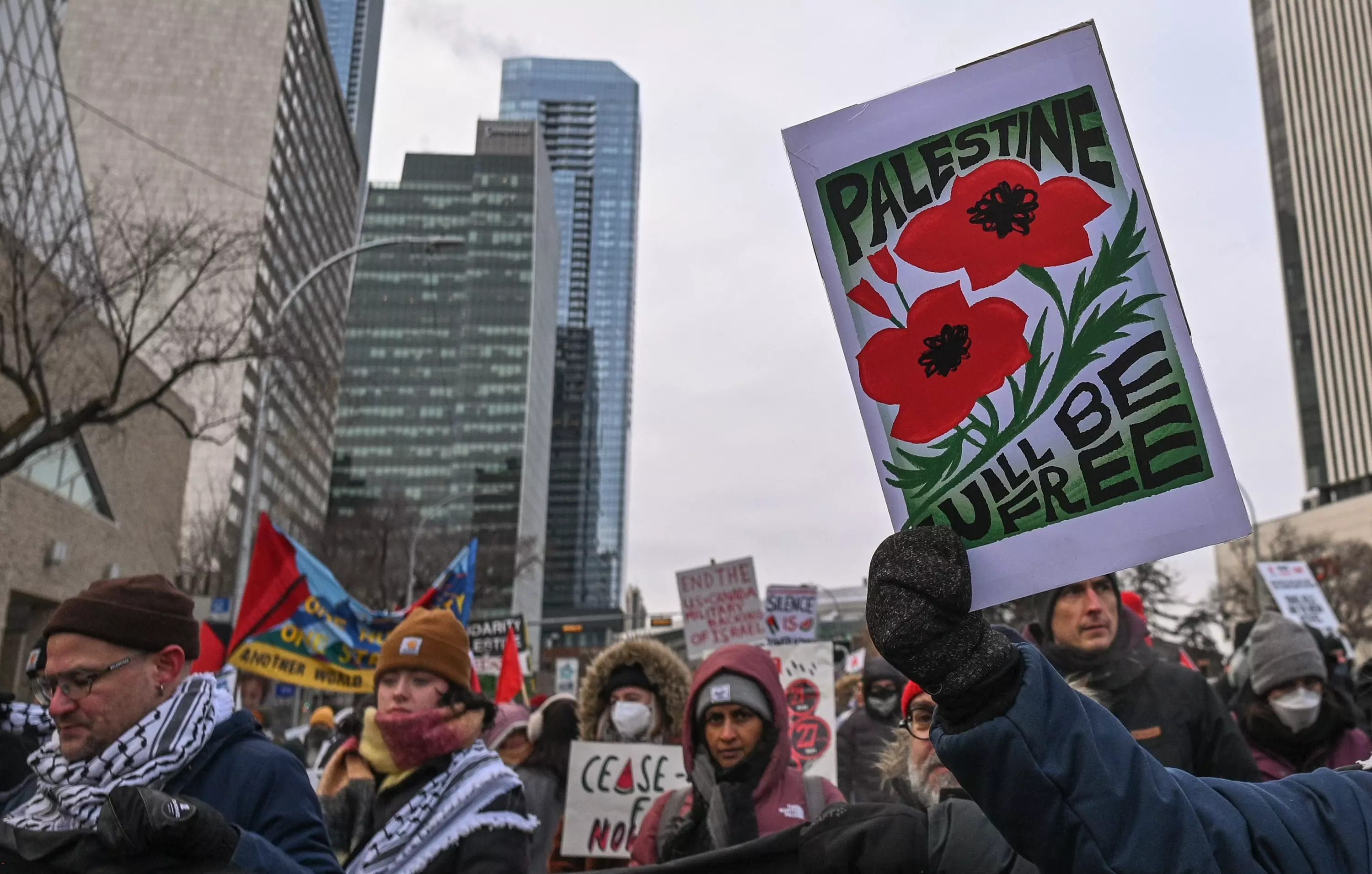 Partidarios y activistas locales, participan en la Marcha por Palestina en el centro de Edmonton, el 7 de enero de 2024, en Edmonton, Alberta, Canadá. — Artur Widak/NurPhoto / AFP