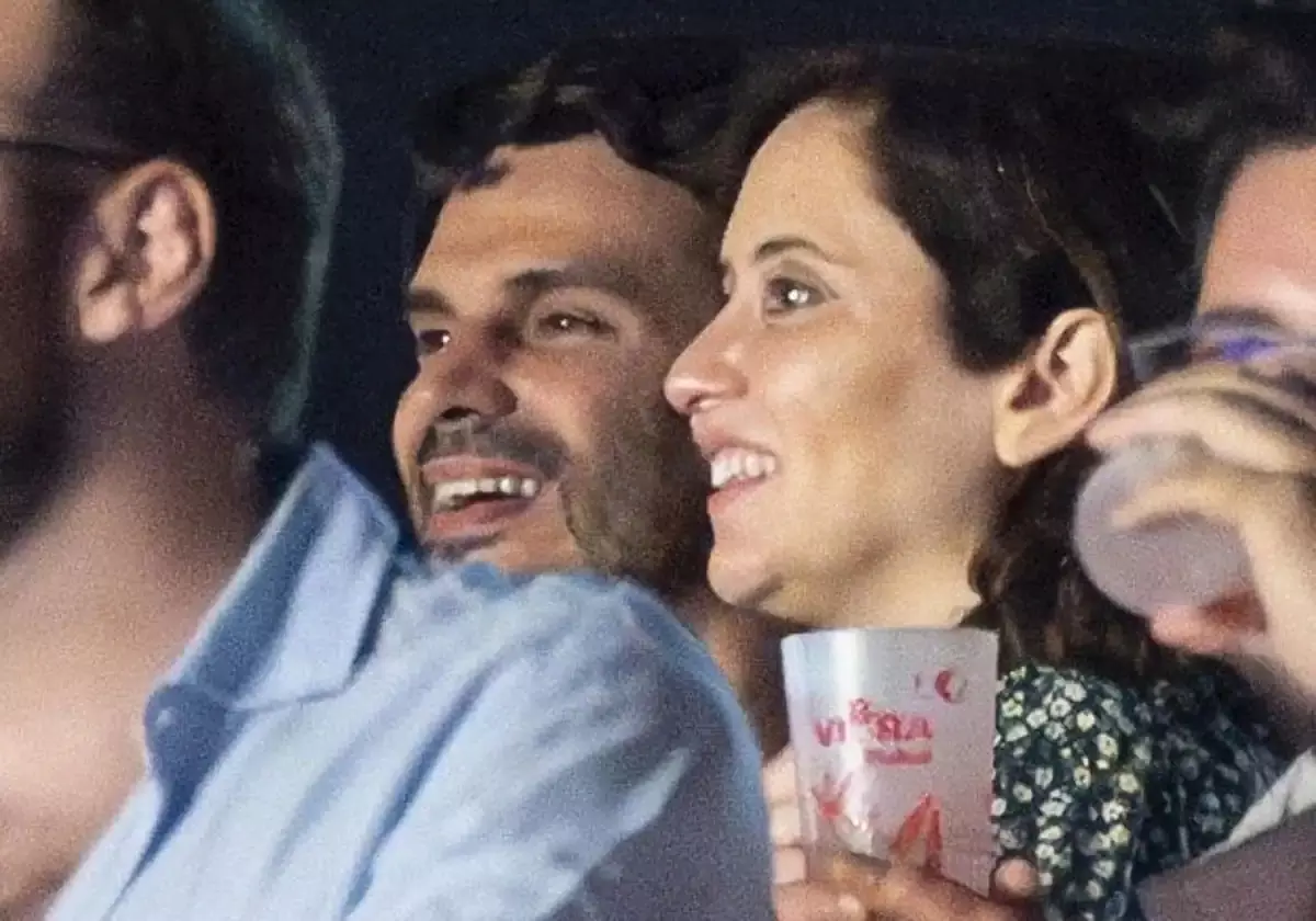 La presidenta de la Comunidad de Madrid, Isabel Díaz Ayuso, con su pareja, Alberto González Amador, en un concierto del Mad Cool. — EUROPA PRESS