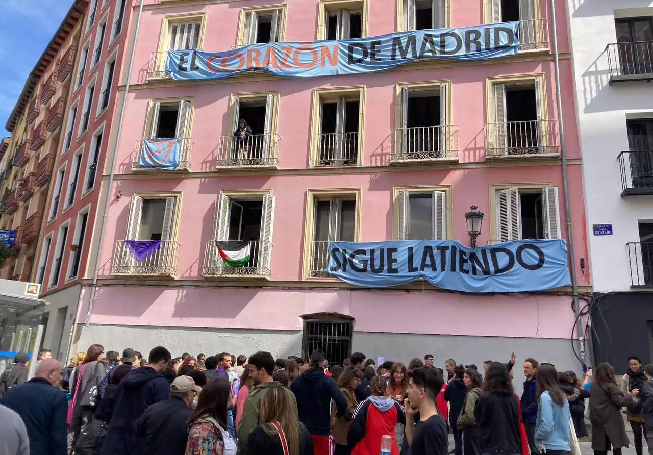 Fachada del centro social okupado (CSO) La Rosa, en el barrio de La Latina, en Madrid. — Cedida / Público