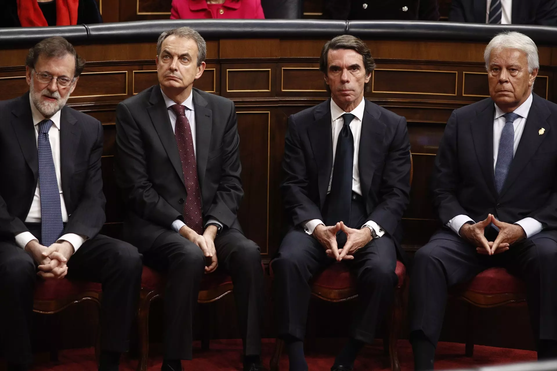 De izquierda a derecha, Mariano Rajoy (PP), José Luis Rodríguez Zapatero (PSOE), José María Aznar (PP) y Felipe González (PSOE). — Eduardo Parra / Europa Press