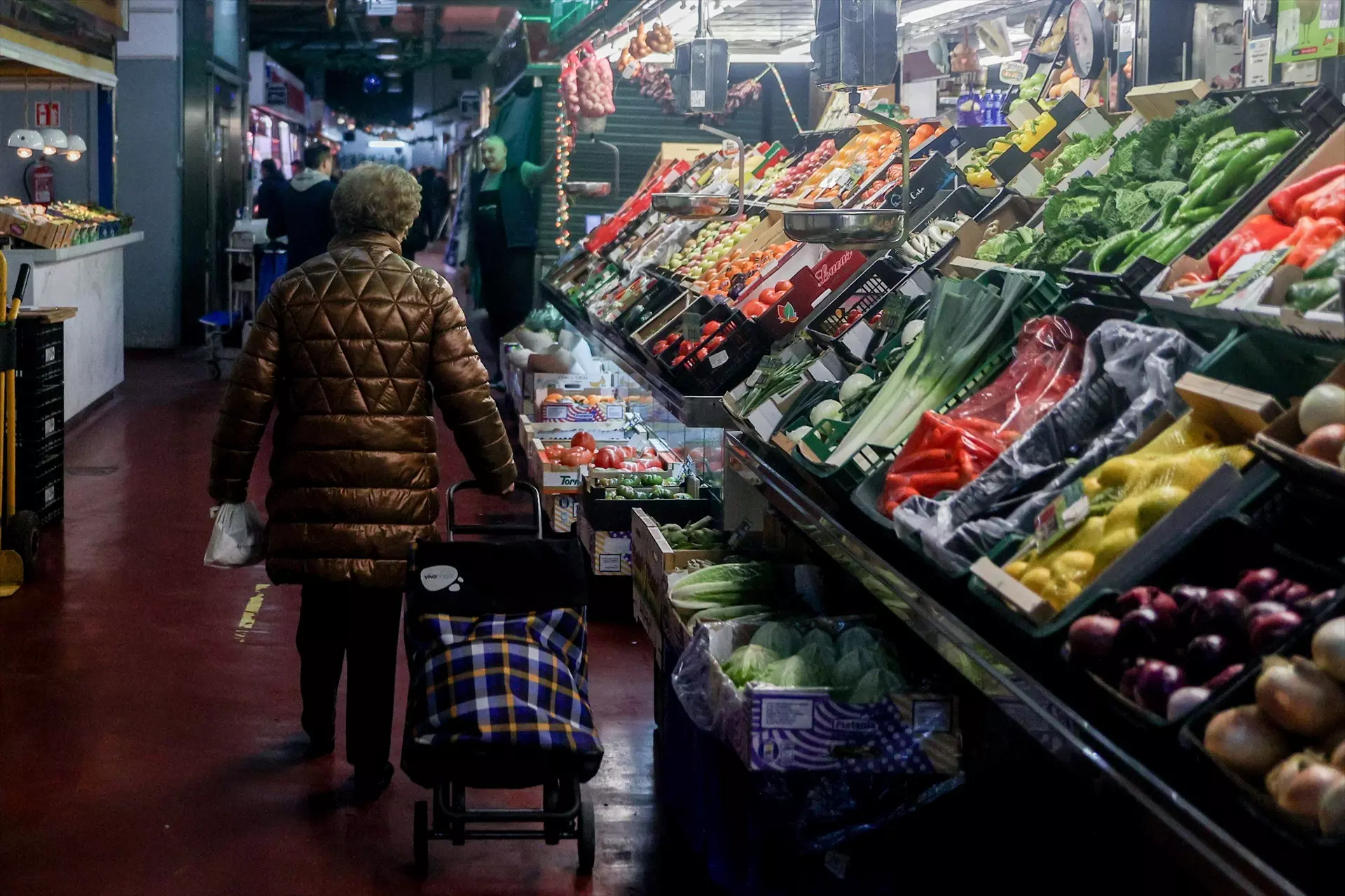 La mitad de la población en España ha recortado gastos en alimentación y energía debido a la inflación