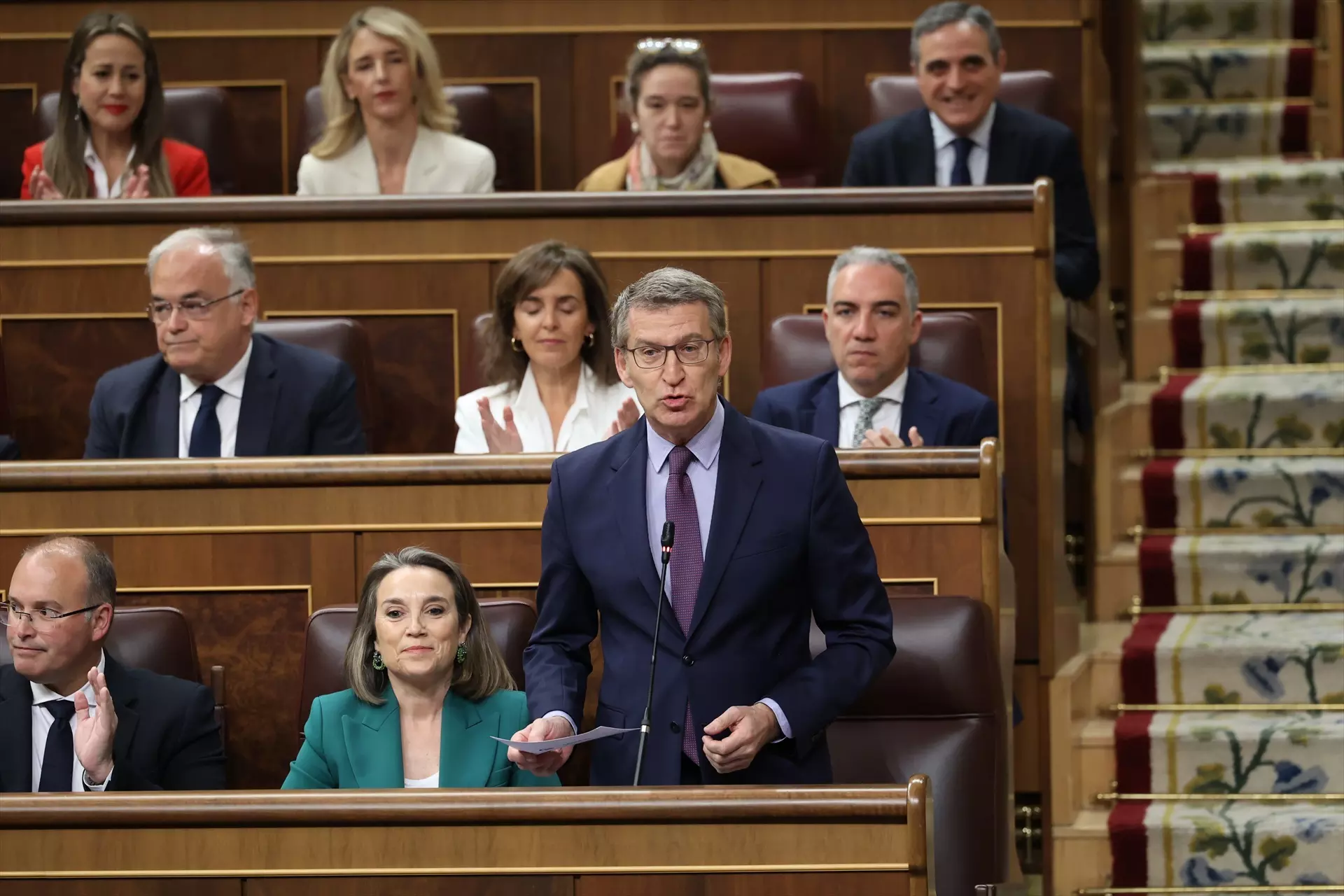 El presidente del PP, Alberto Núñez Feijóo, interviene durante una sesión de control al Gobierno, en el Congreso de los Diputados, a 24 de abril de 2024, en Madrid. — Jesús Hellín / EUROPA PRESS
