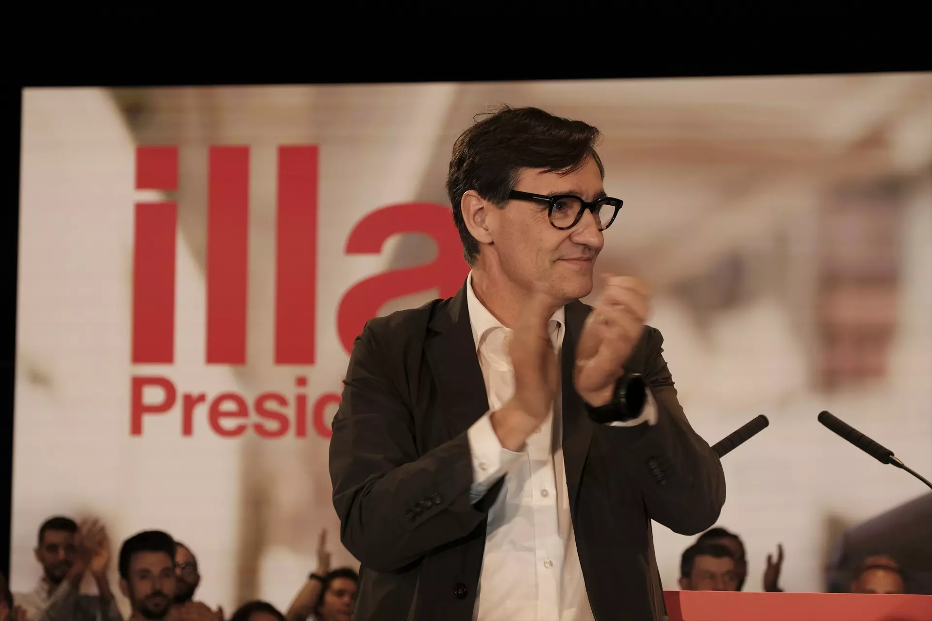 El candidato del PSC a las elecciones catalanas, Salvador Illa, durante un acto de campaña electoral del PSC, a 26 de abril de 2024. — Marc Carnicé / Europa Press